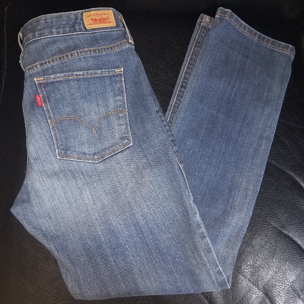 Levi's 552 Mid-Rise Straight Leg Medium Wash Jeans